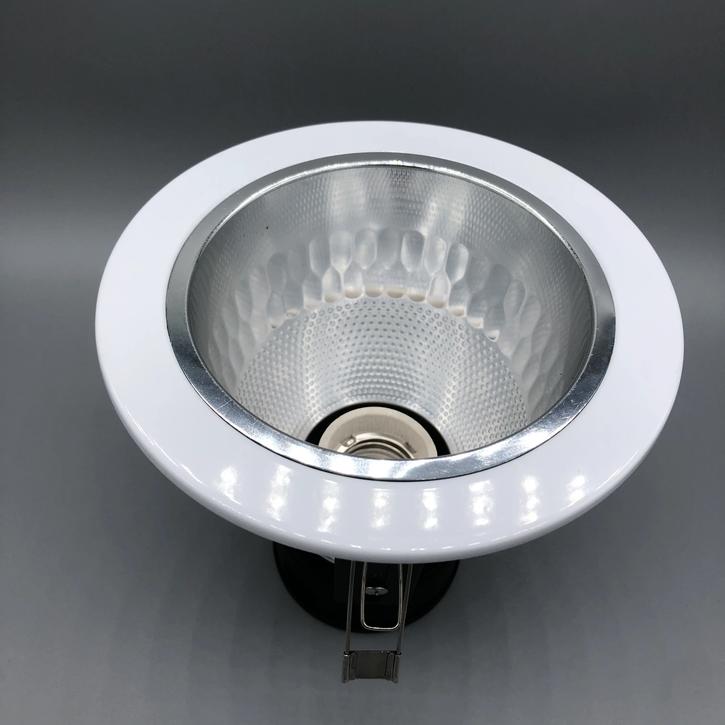 E27 Holder E27 Vertical Downlight Fitting E26 Led Downlight With 2
