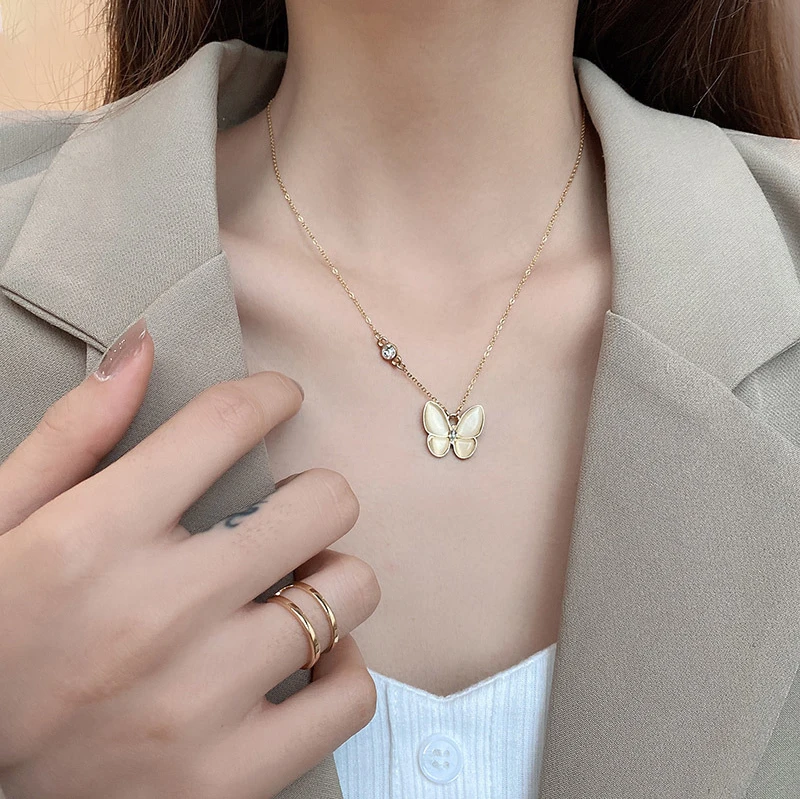 

Opal butterfly necklace jewelry Female Ins Cold Style Design Clavicle Chain Light Luxury Temperament Necklace, Gold