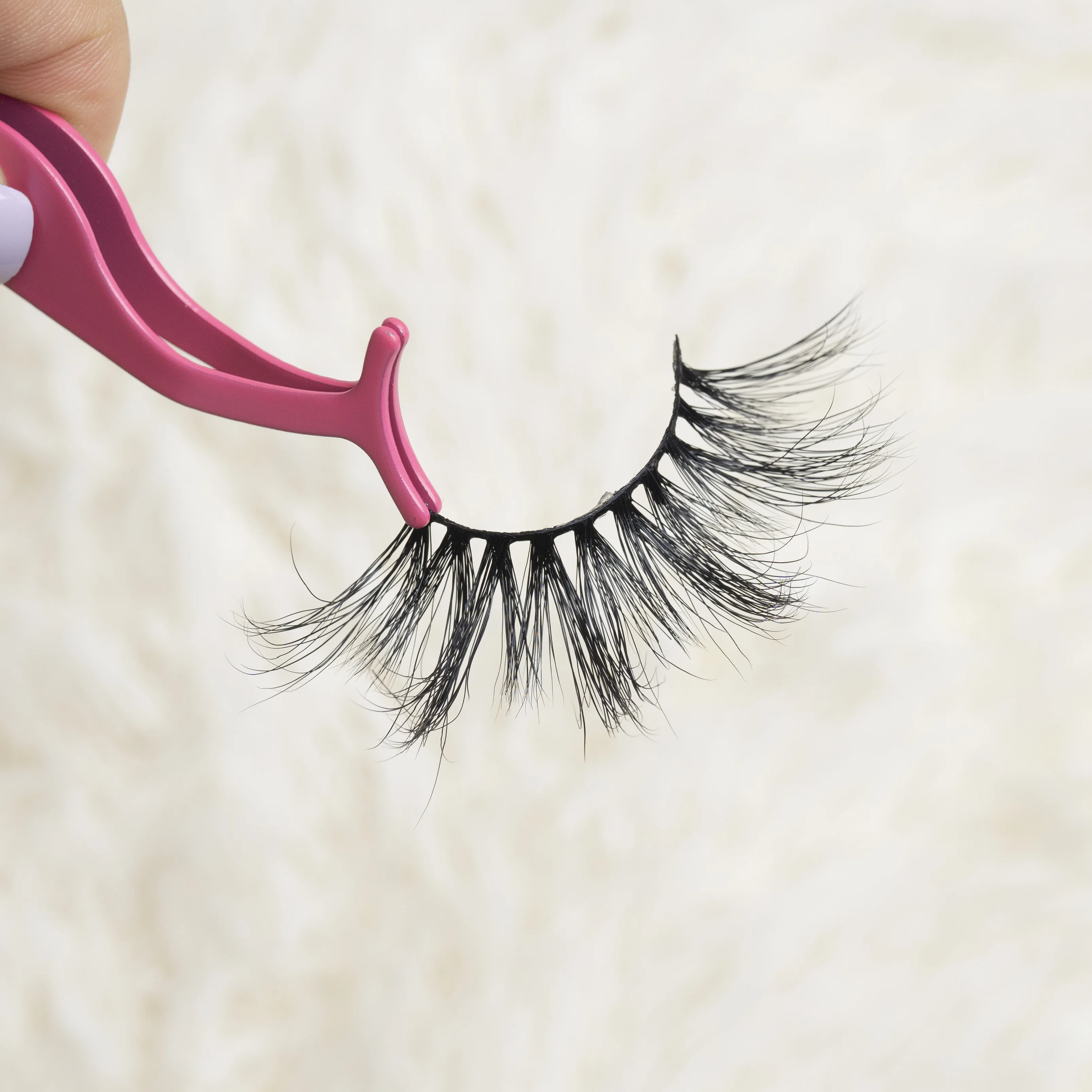 

mink eyelashes and packaging with glue thin band mink eyelashes, Black color, colorful color also available