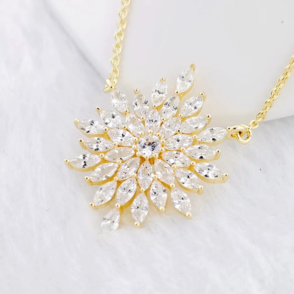 

YN10068 Italina 2021 Fashion Bling Necklace 18K Gold Plated Brass Cubic Zirconia Snowflake Charm Necklace Wedding Jewelry Women