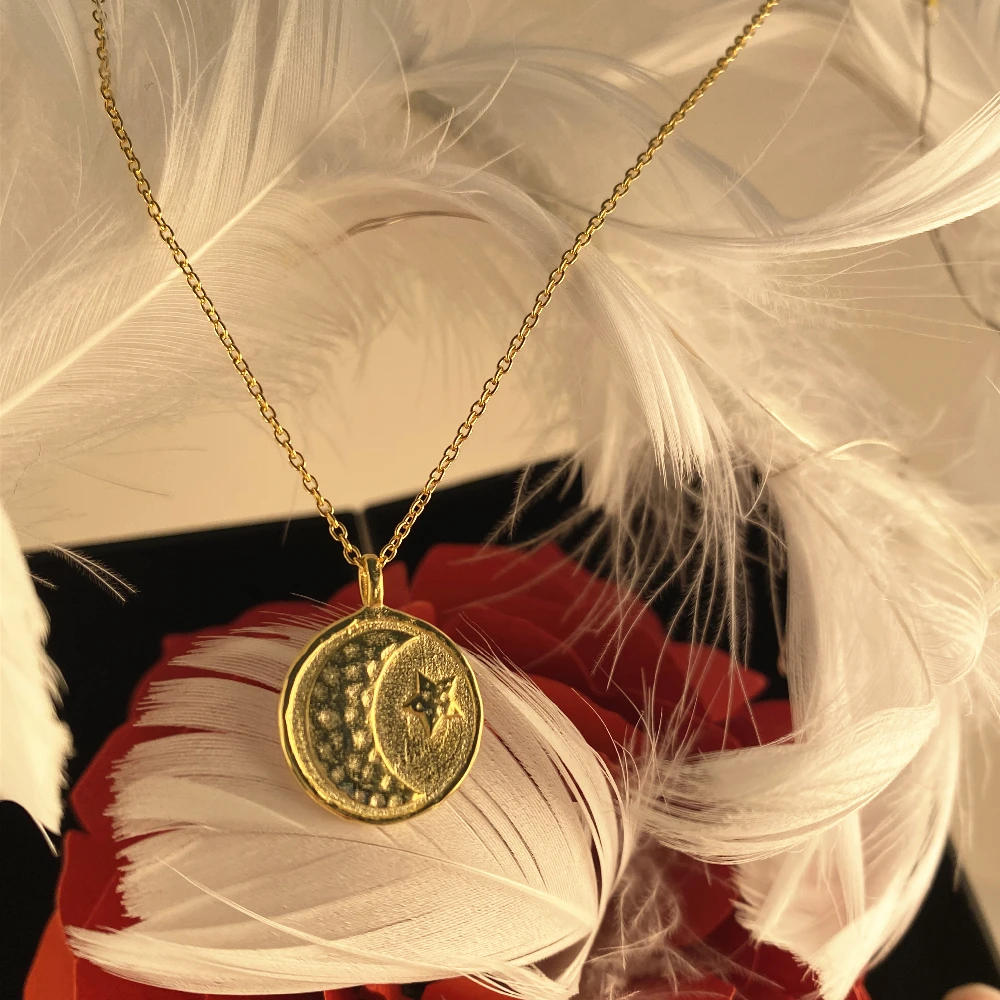 

VIANRLA Sun and Moon Round Pendant Necklace 925 Sterling Silver Coin Necklace