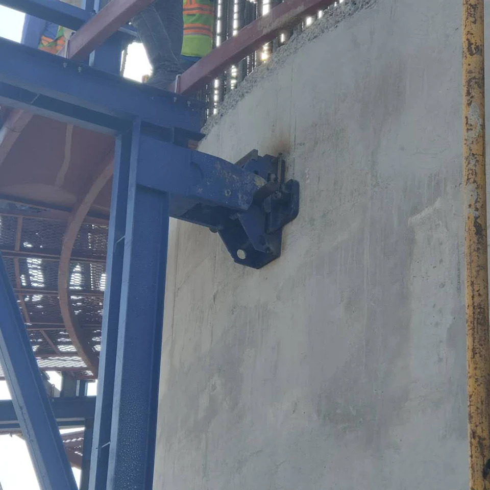 
Automatic peripheral covered suspended construction self-climbing formwork with scaffolding 