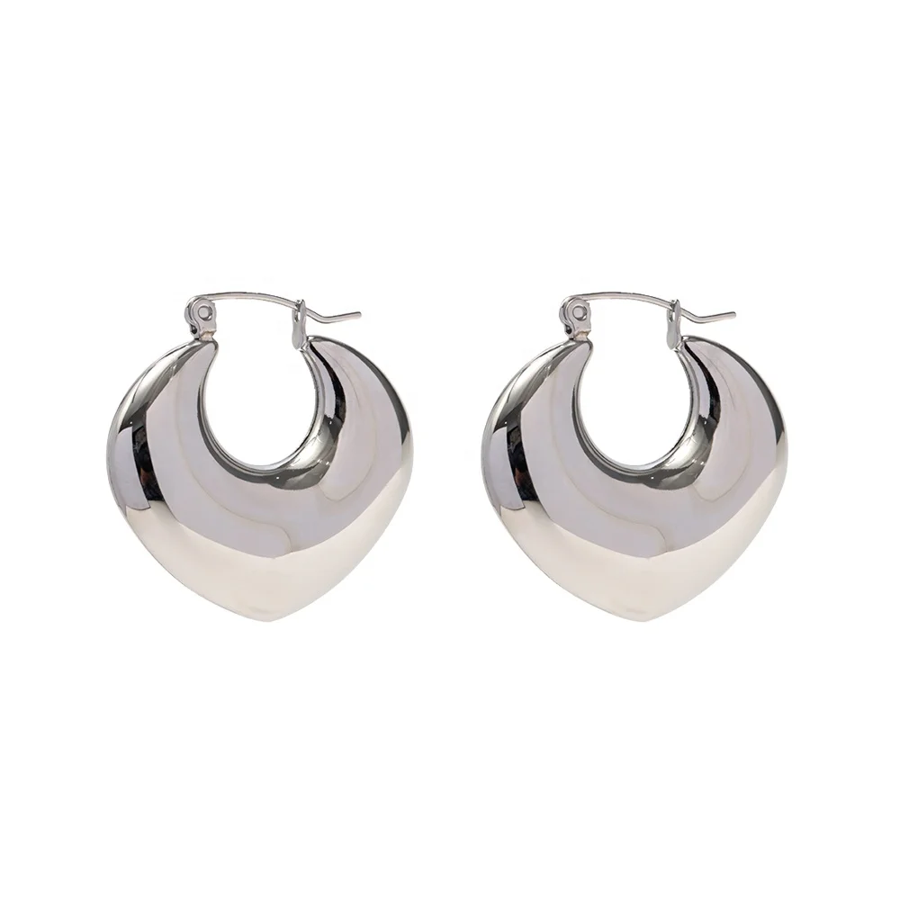 

Minimalist Hollowed Heart Design Heart Fashionable Ins Silver Plated Stainless Steel Earring