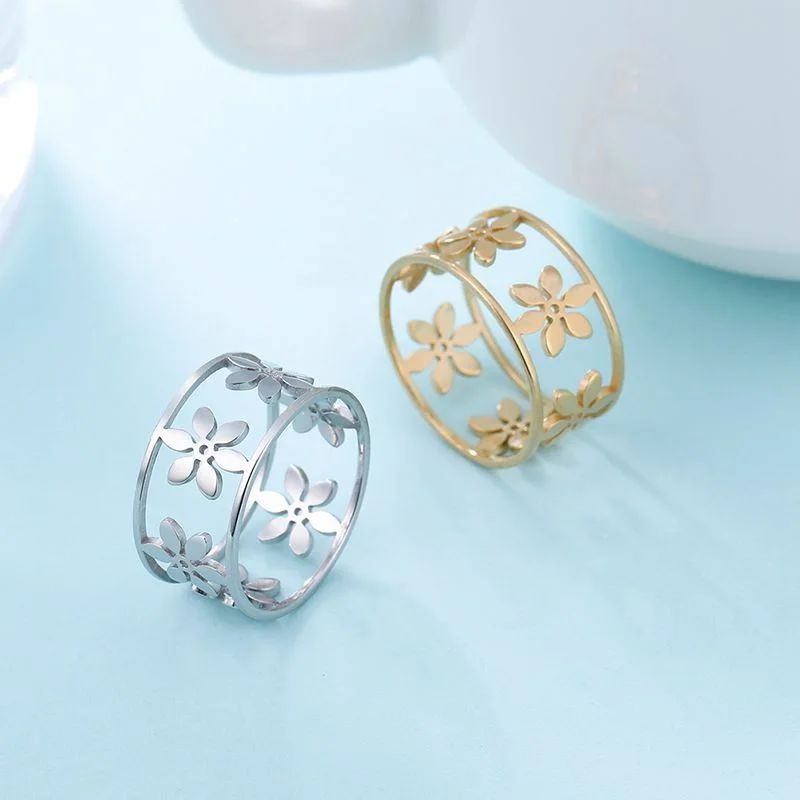 

Geometric Round Flower Hollow Glossy Stainless Steel Ring For Women Fashion Ring Jewelry Party Gift