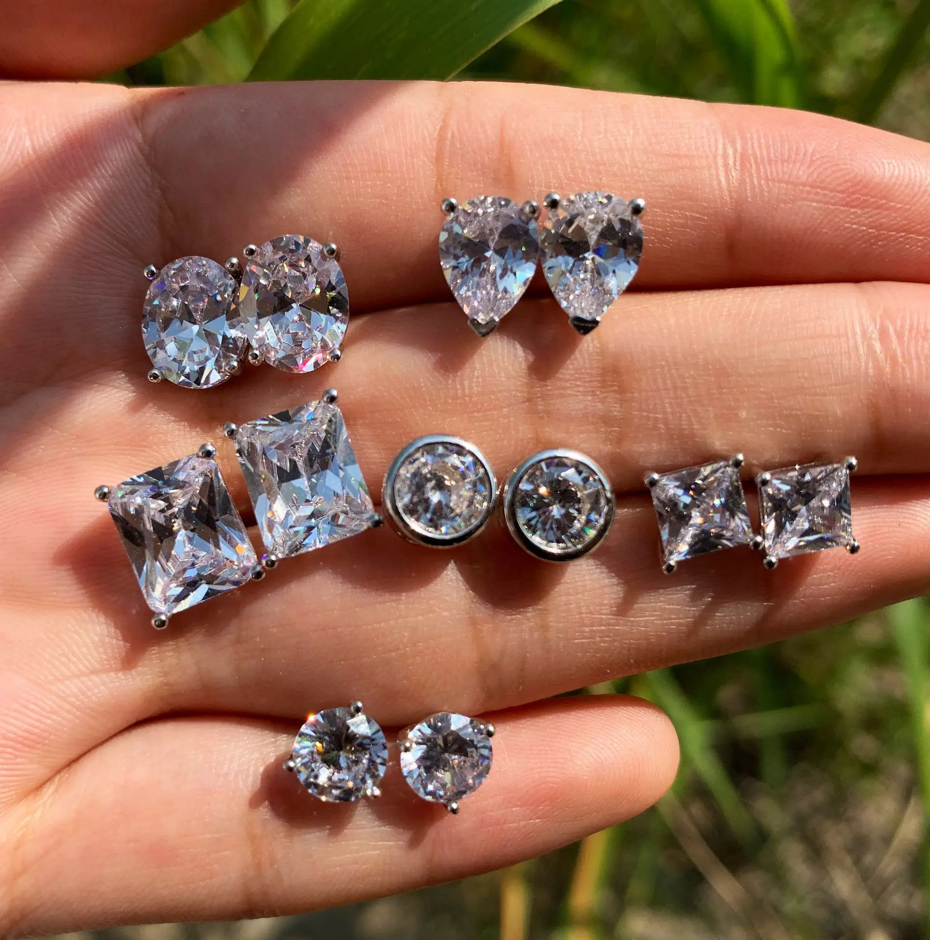 Exquisite S925 Sterling Silver Needle Diamond Bride Stud Earrings Claw Setting Geometric Iced Out CZ Earrings For Weeding
Exquisite S925 Sterling Silver Needle Diamond Bride Stud Earrings Claw Setting Geometric Iced Out CZ Earrings For Weeding