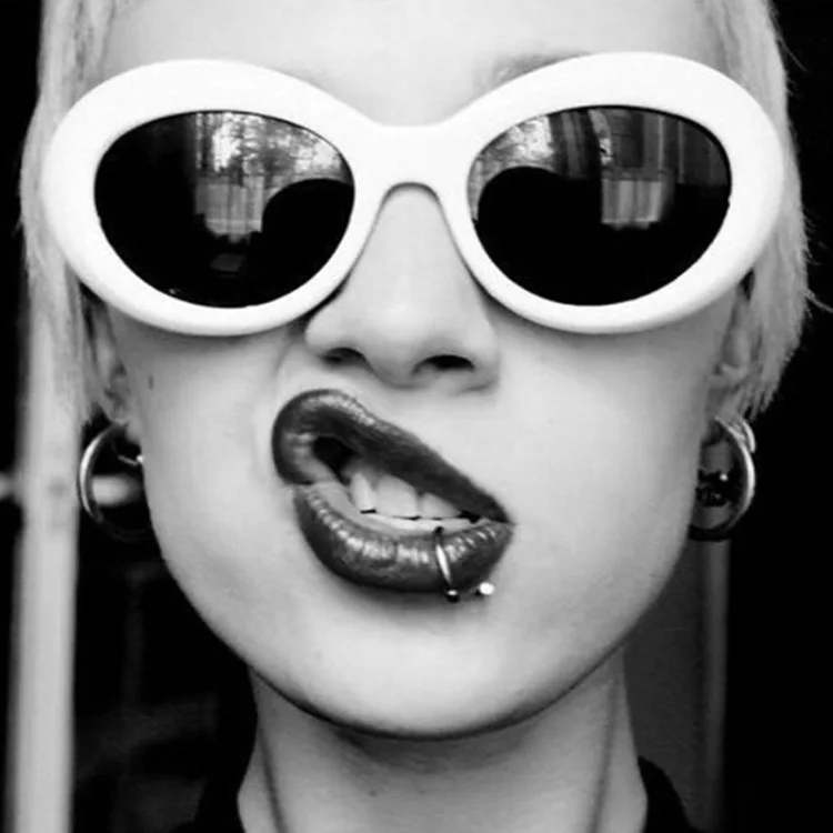 

2021 Kurt Cobain glasses oval sunglasses ladies trendy hot Vintage retro sunglasses Women's white black eyewear UV400, Custom colors