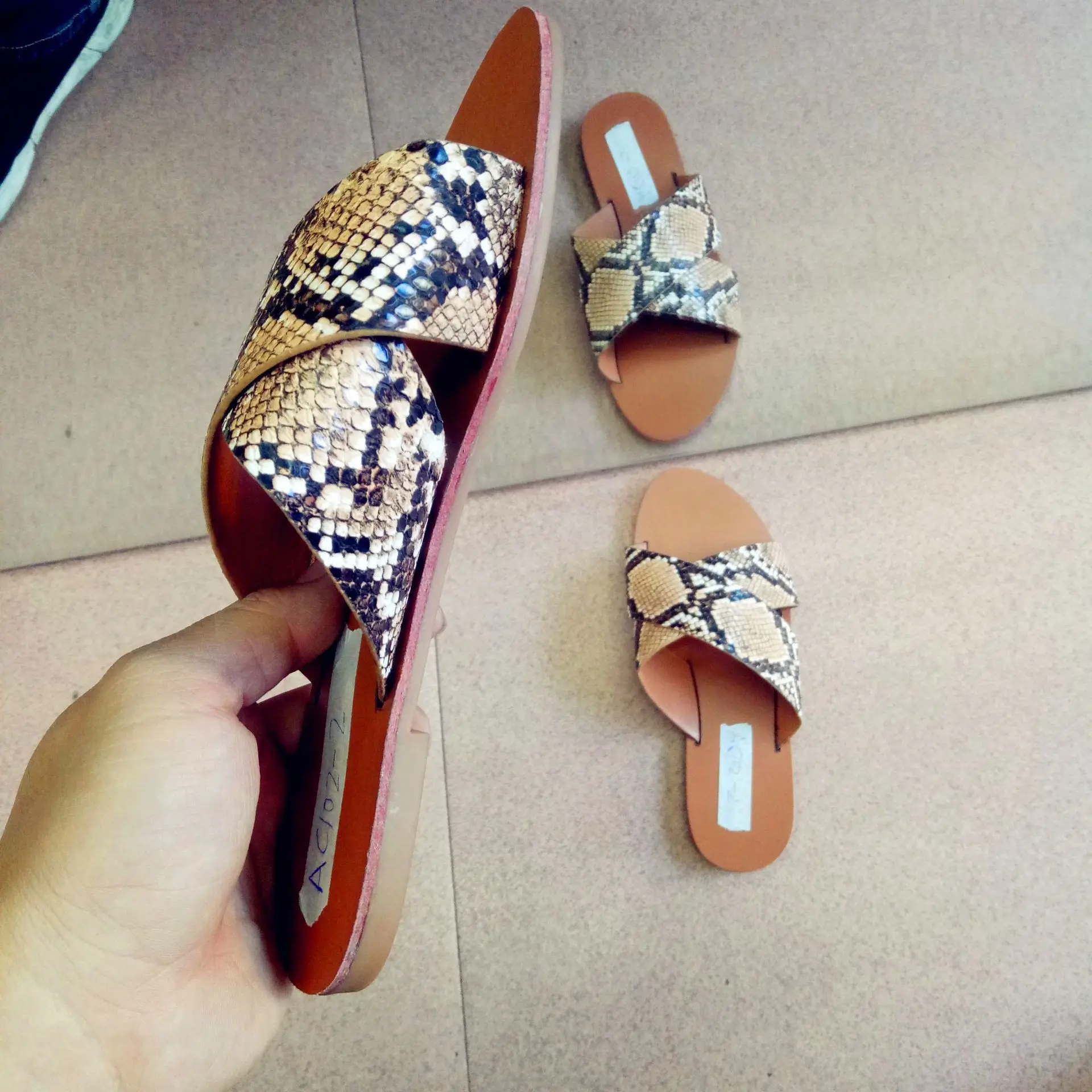 

Factory wholesale price cross strap women slippers sandals round peep toe lady flats mules leopard effect female slides