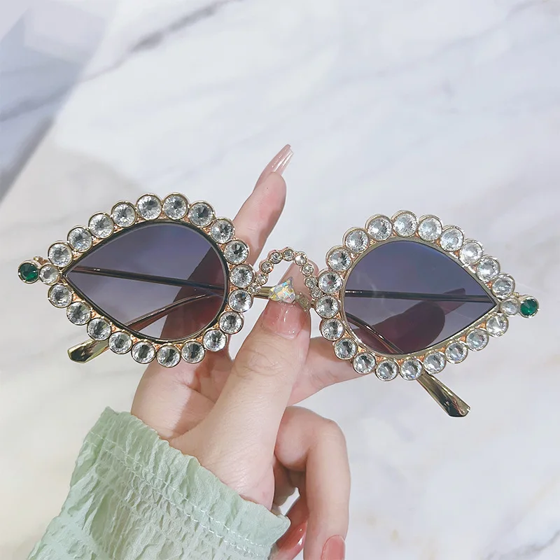 

3595 Retro Luxury Crystal Cat Eye Women Sunglasses Fashion Gradient Shades UV400 Men Trending Sun Glasses