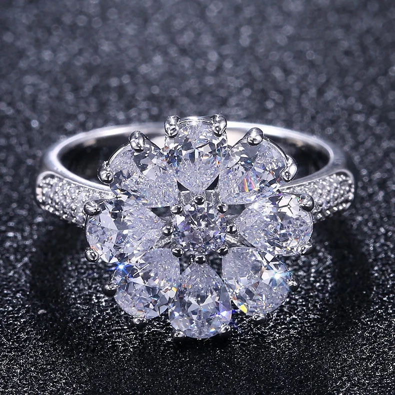 

Luxury Female Big Crystal Flower Ring Fashion Engagement Rings For Women Elegant Zircon Wedding Band Rings