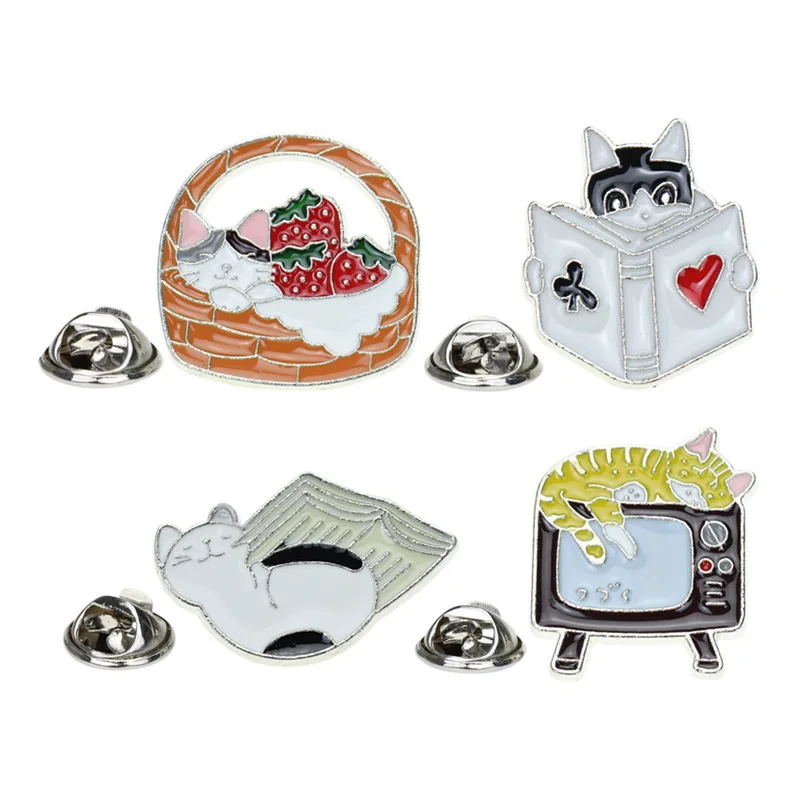 

New Japanese Harajuku cartoon cat kitty brooch in stock, coat and clothing cute dripping collar pin brooch