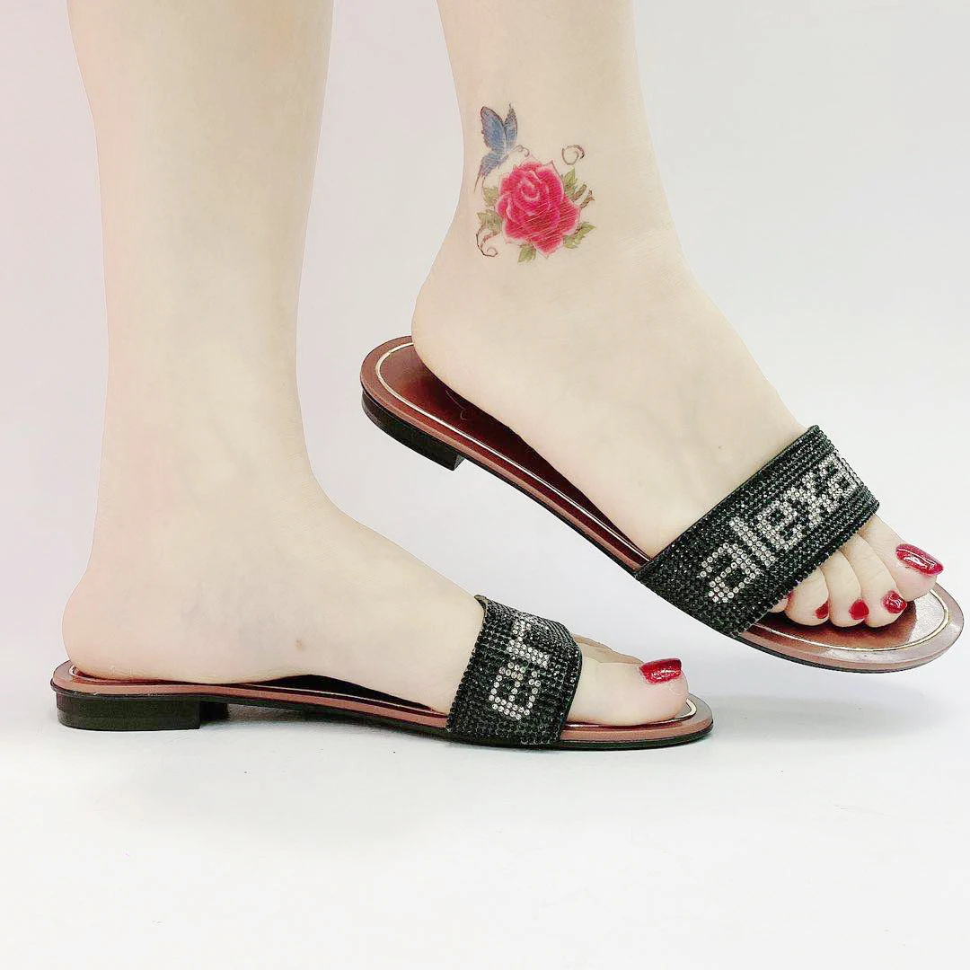

Open Toe New Arrivals OEM Customized Cheap Flat Slippers Wholesale Women Flats Rhinestone Elegant Fashion Flat Shoes