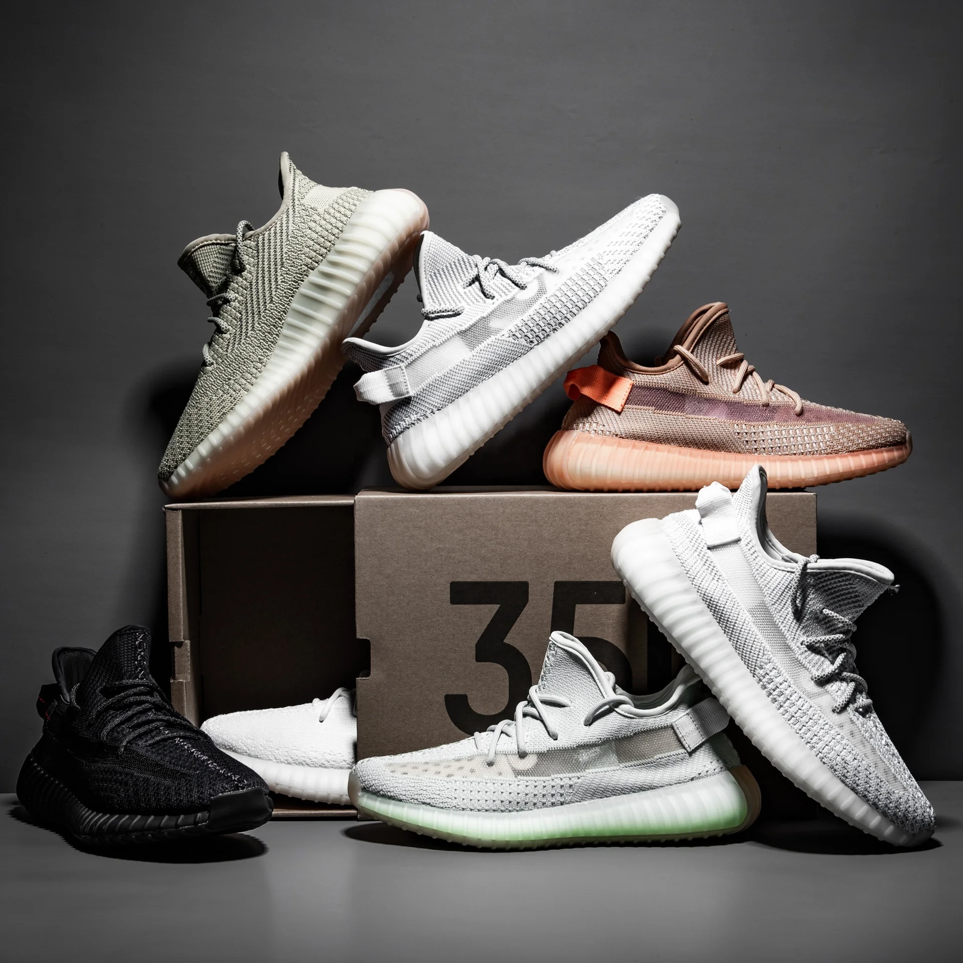 

Original Brand Logo Yeezy Reflective Strip Shining Yeezy 350 V2 With Brand Logo Shoe Box Men 305 Sneakers Yeezy Foam Runner, White black/ white yellow/black orange/black red