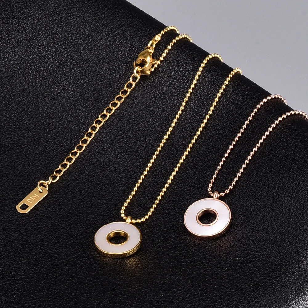 

Retro Style 18k Real Gold Plated Opal Hollow Round Pendant Necklaces Shell Hollow Circle Necklaces For Women