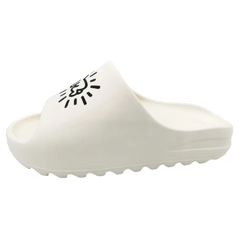 

HappyChina 2020 summer fashion anti slip black print graffiti yeezy slide men beach slippers soft nude eva sandals