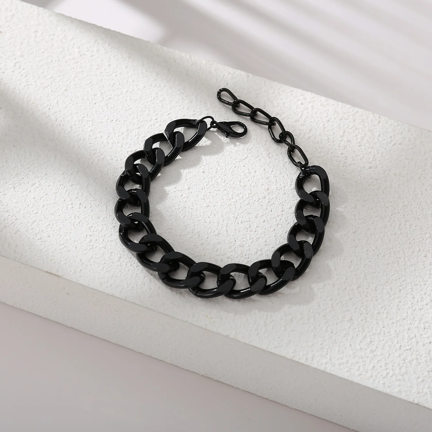 

OUYE New personality thick chain bracelet female creative black exaggerated chain metal bracelet, Picture shows