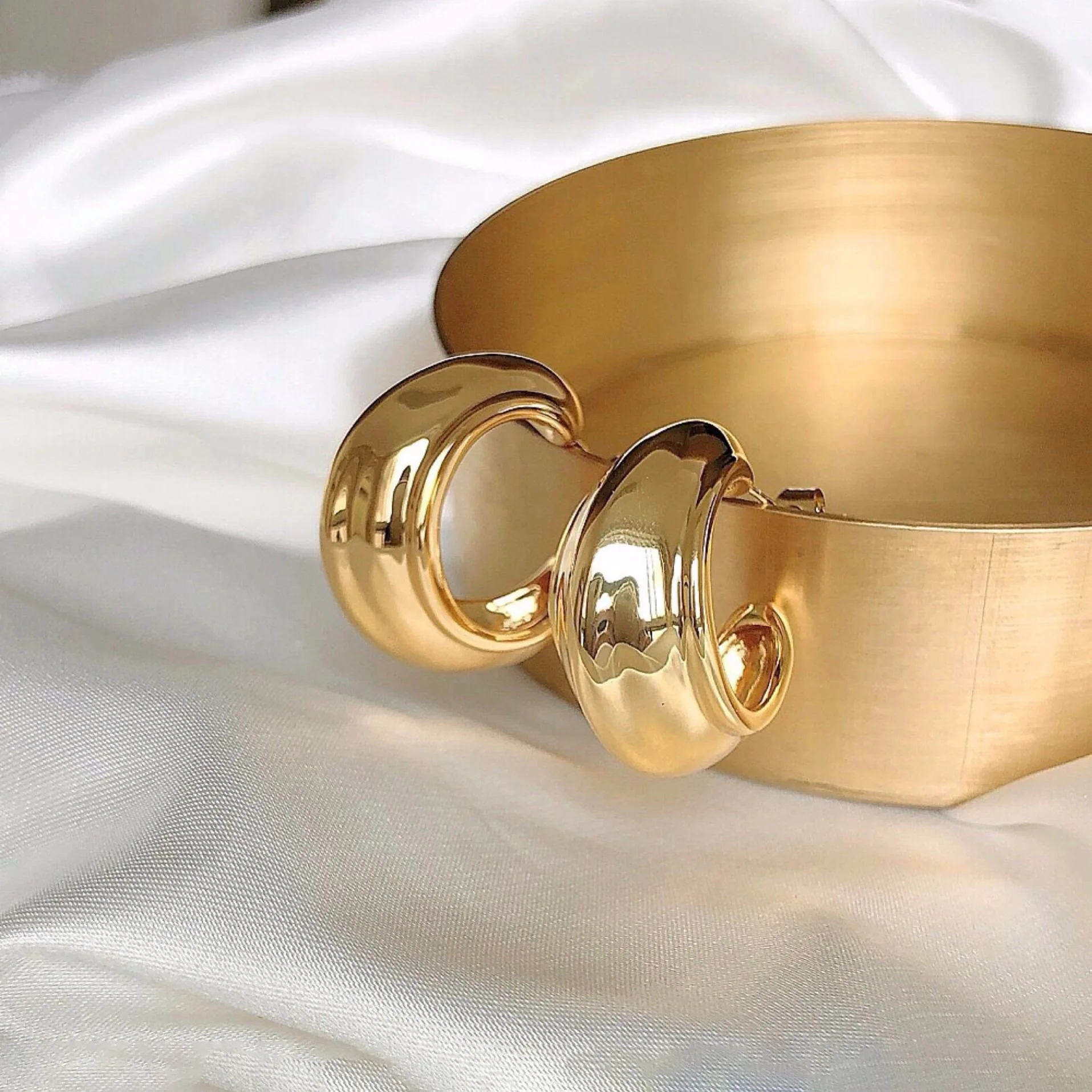 

18K Gold Plated Chunky Wide Hoop Earrings for Women Solid C Shape Geometric Earrings Minimalist Stainless Steel Jewelry Hot