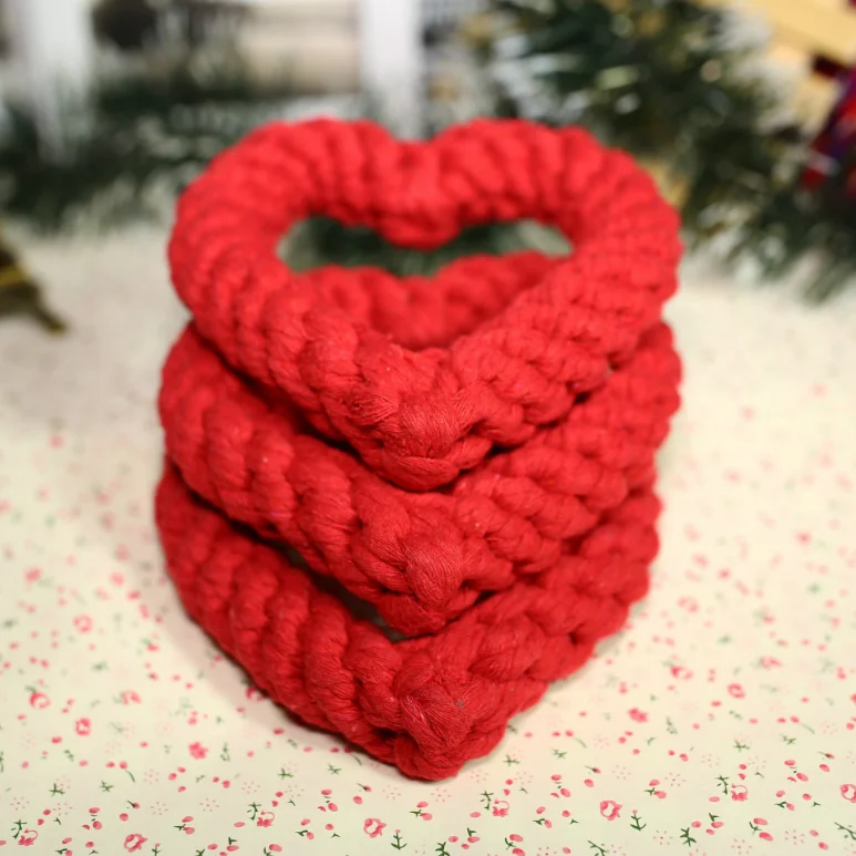 

2020 Hot Cute Red Heart Soft Cotton Rope Pet Dog Chew Activity Toys, As pictures