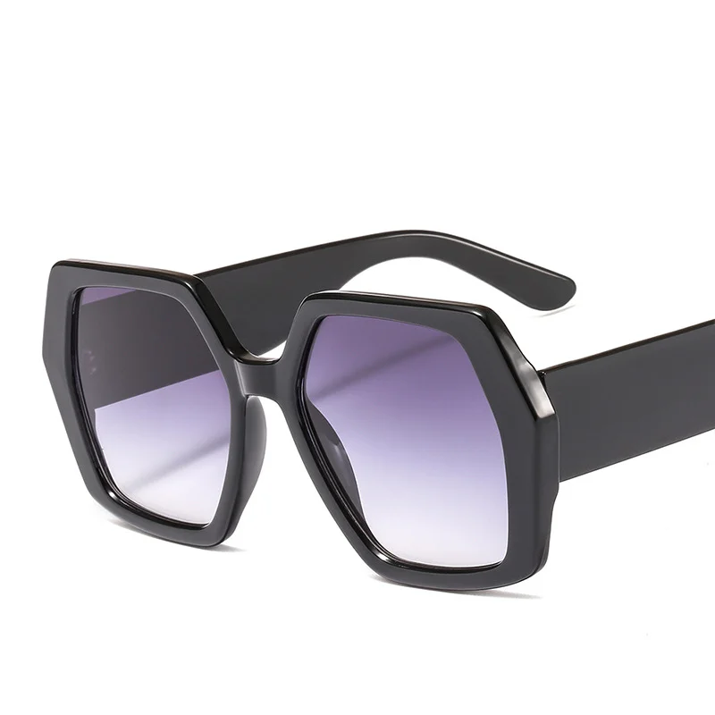 

Low price 219 hot selling european oversize fashionable black pc frame xiamen sunglasses