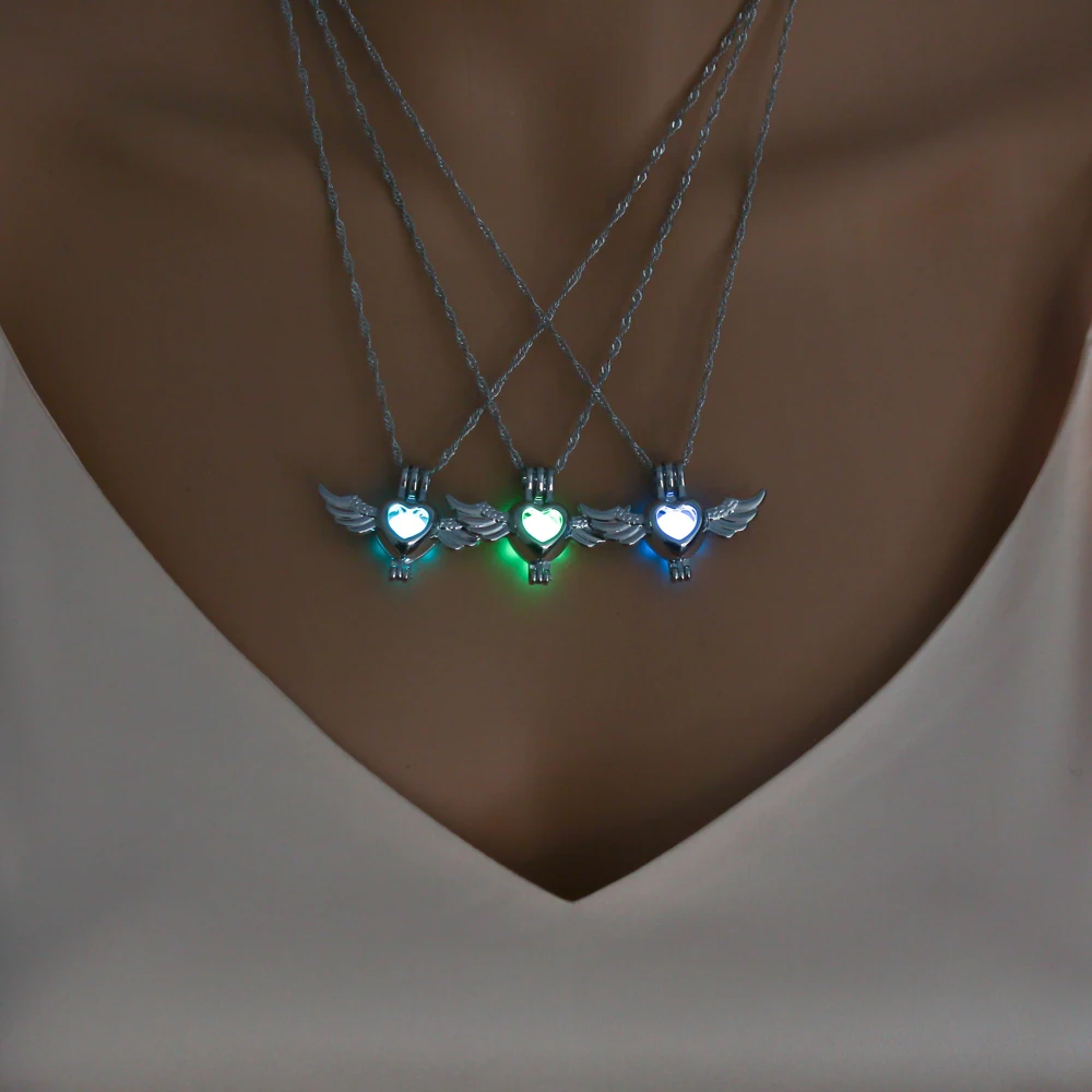 

Glow In The Dark Angel Wing With Heart Shape Pendant Necklace For Women Men Fluorescent Luminous Jewelry Halloween Gift