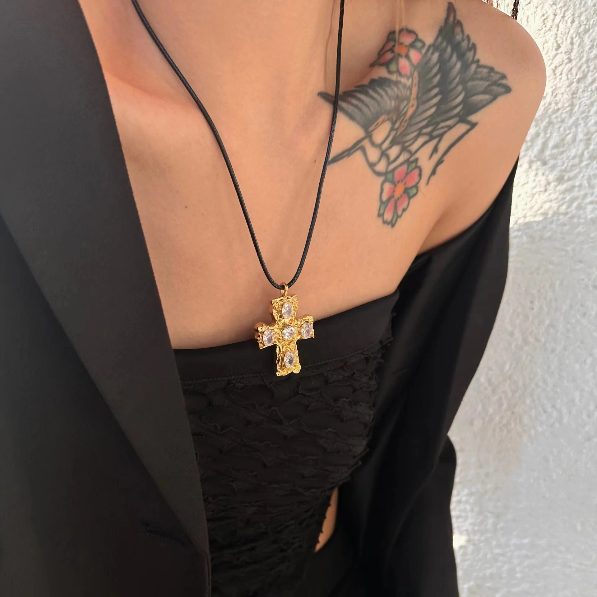 

2023 Hot Sale Stainless Steel Pvd Gold Plated Black Rope Cubic Zircon Virgin Mary Cross Pendant Religious Necklace