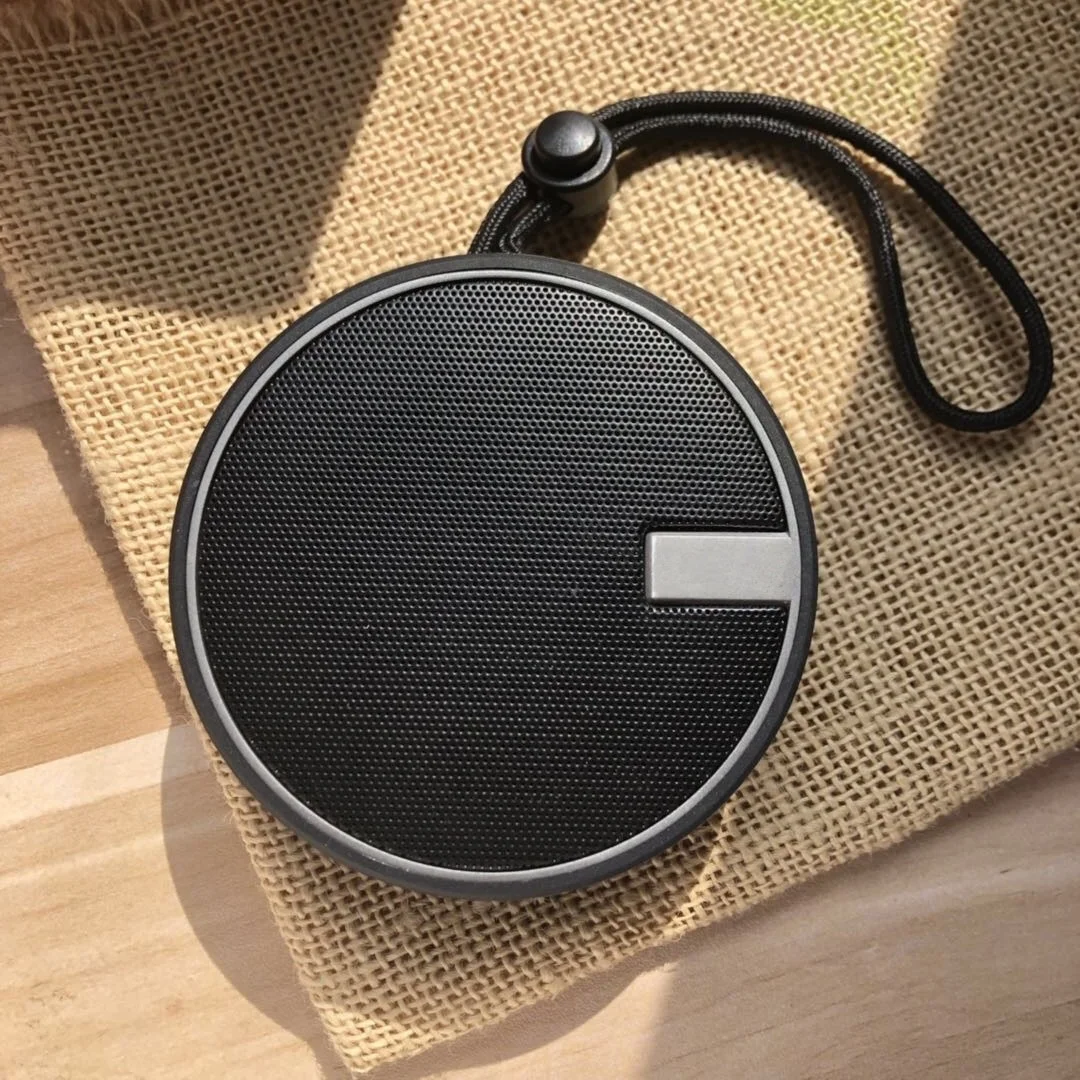 
New dual-color model IPX7 waterproof Bluetooth speaker ultra-bass support TF card portable blue travel driving Bluetooth speaker 