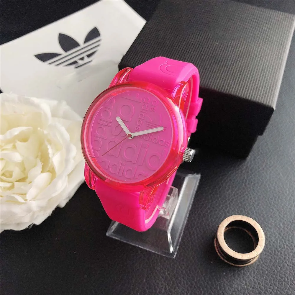 

High-end light luxury fashion new ladies small dial with the same paragraph steel belt alloy quartz watch, Gold