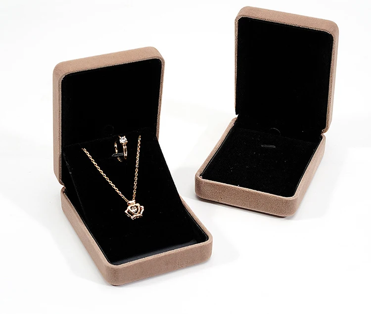 

Hot sale necklace hanging metal alloy jewelry display box for gift