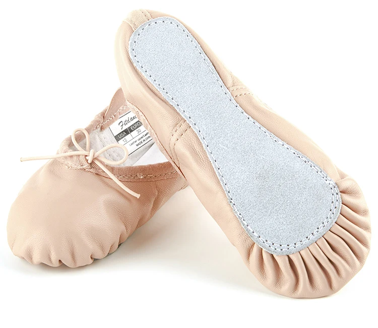 颜色 皮肤 大小 为儿童和成人 材料 鞋面: 柔软的皮革 里料: 棉 鞋底