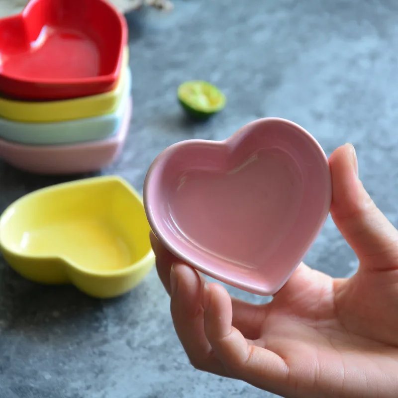 Cute Heart Shape Ceramic Sauce Dish Mini Kitchen Seasoning Tableware Condiment Dishes Dipping Bowl for Snack Serving Dishes