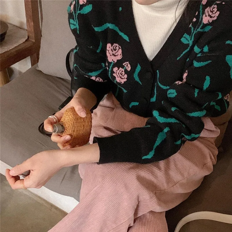

autumn and winter Korean version of retro flower embroidery color matching V-neck cardigan loose western sweater knit sweater, Same as pic