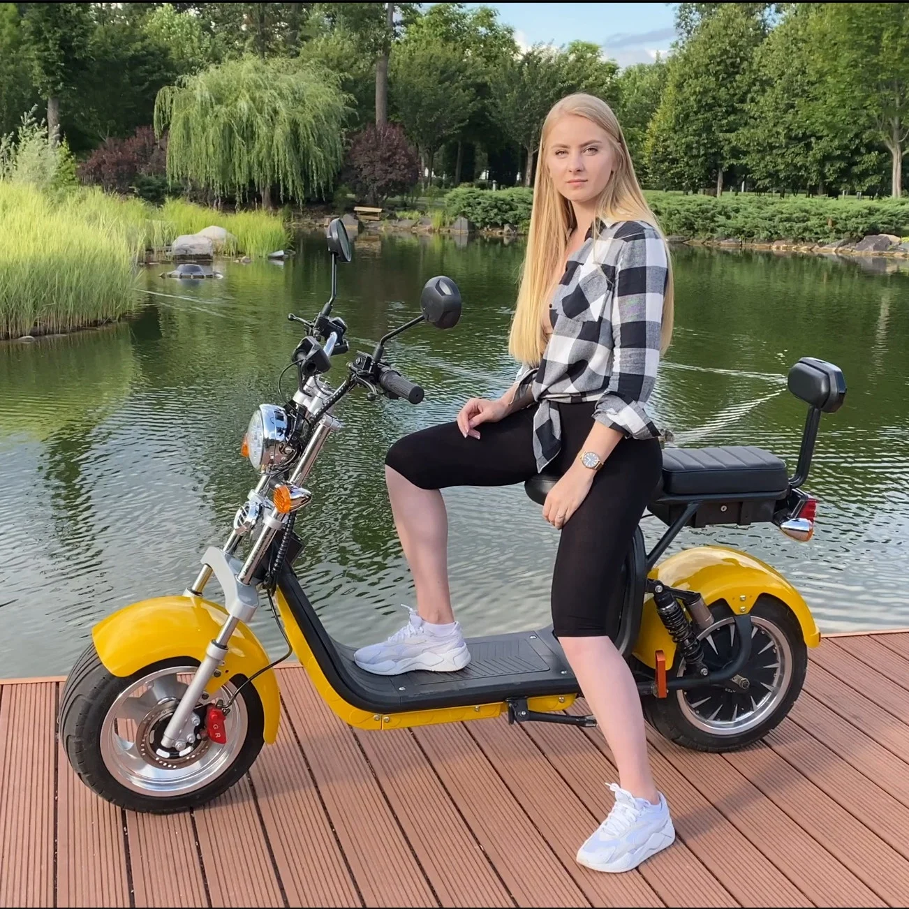 

the Most popular Fashion Design electric car one wheel self balancing electric scooter