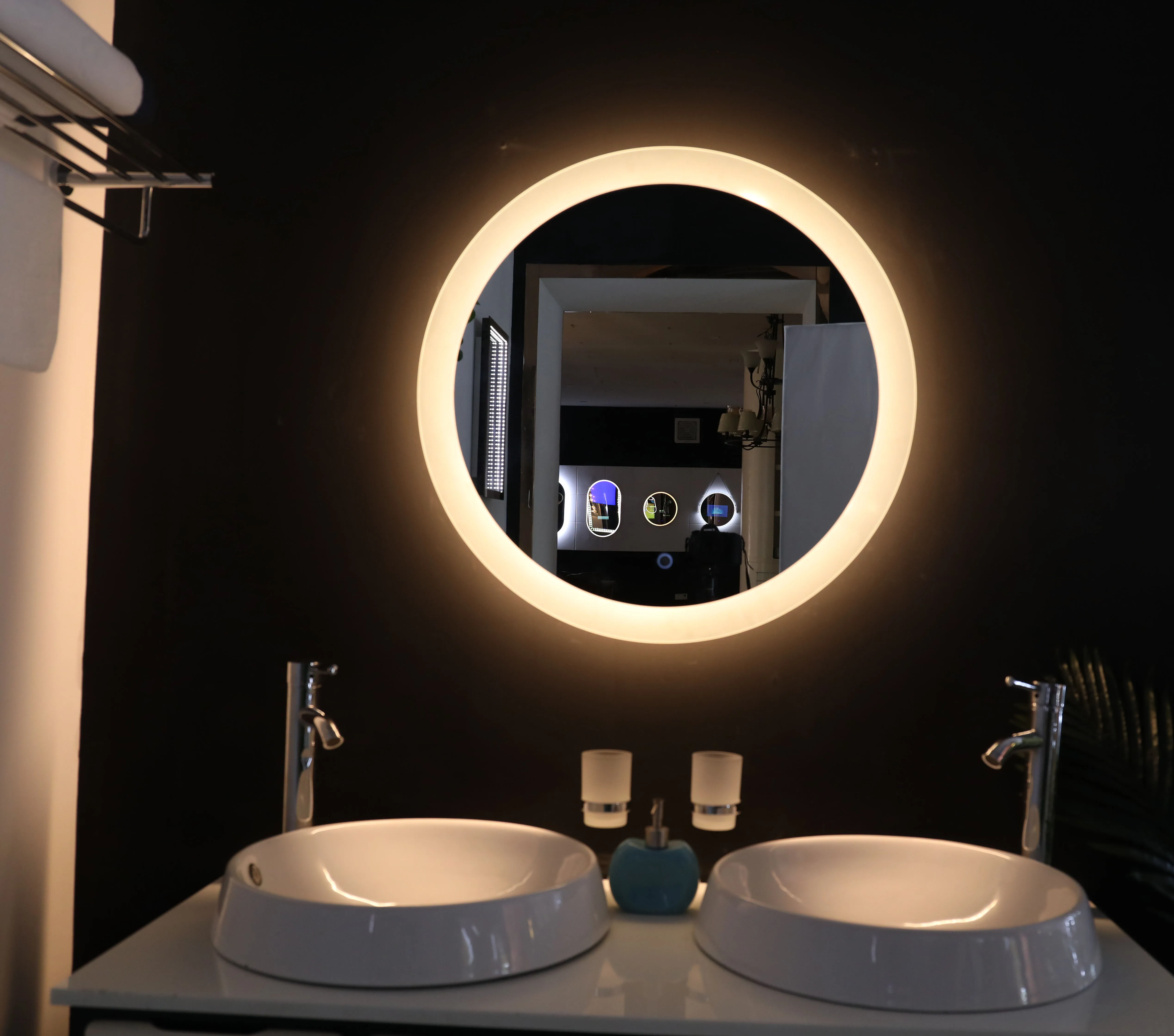 Hotel Style IP44 Round led strip lighted dressing room mirrors bathroom