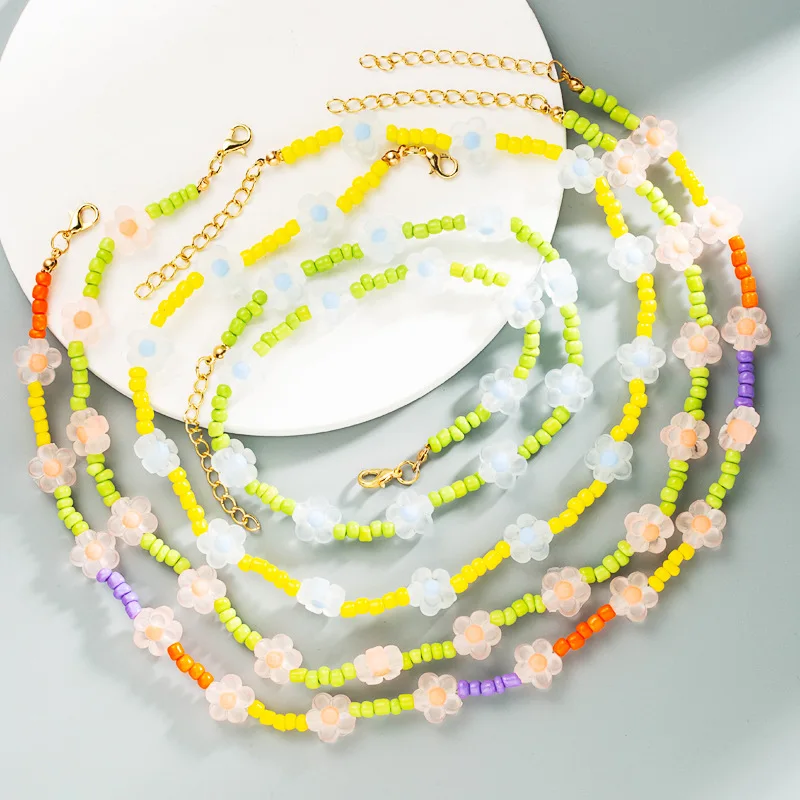 

Summer Fresh Candy Colors Seed Beads Daisy Charm Necklace Acrylic Resin Flower Daisy Necklace for Women