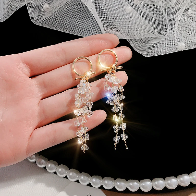 

Korean Simple Temperament Metal Knotted Crystal Tassel Earrings Personality Fashion Ladies Dangle Earrings Jewelry (KER445), Same as the picture
