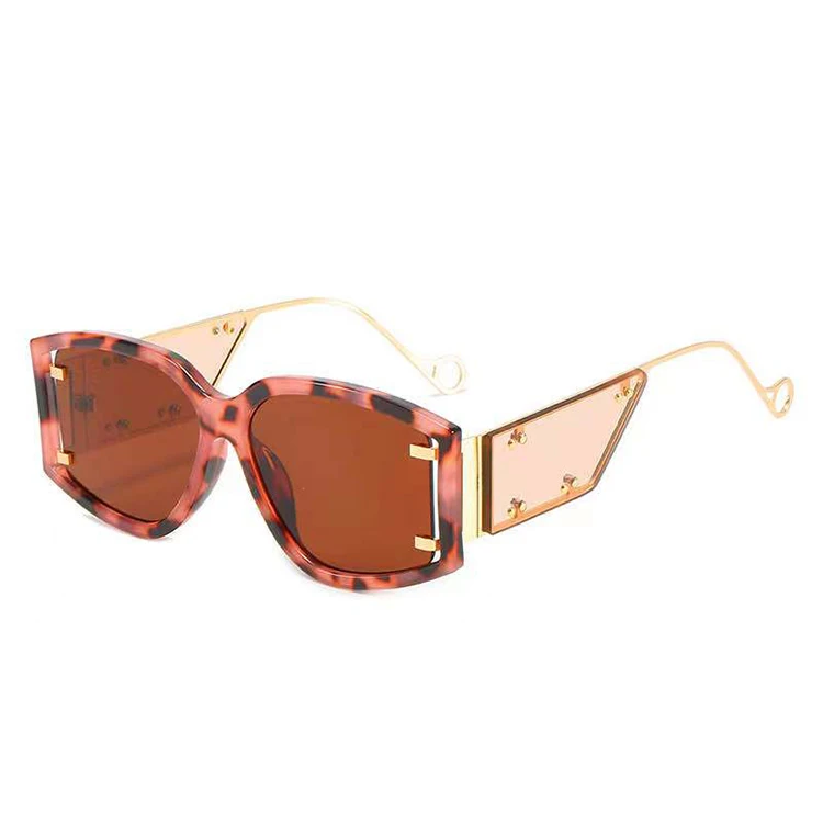 

Wholesale Square Frame Retro Steampunk Sun Glasses Unisex Personality Punk Ins Style Street Shoot Sunglasses UV400 Women Glasses
