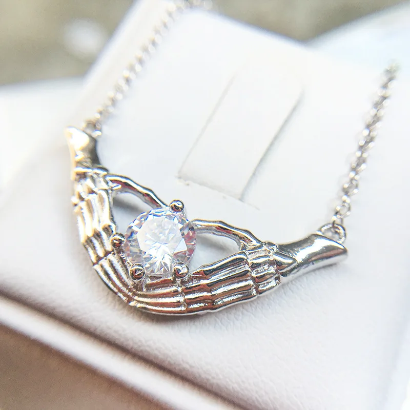 

High Quality Wholesale Shine Zircon Bone heart shaped necklace for Women, Silver