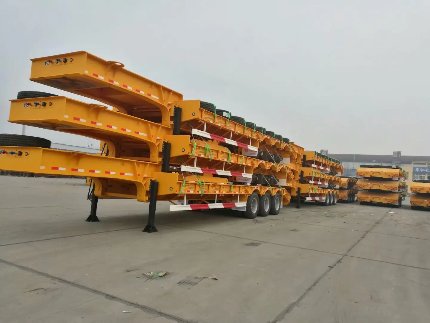 3 轴集装箱半挂车