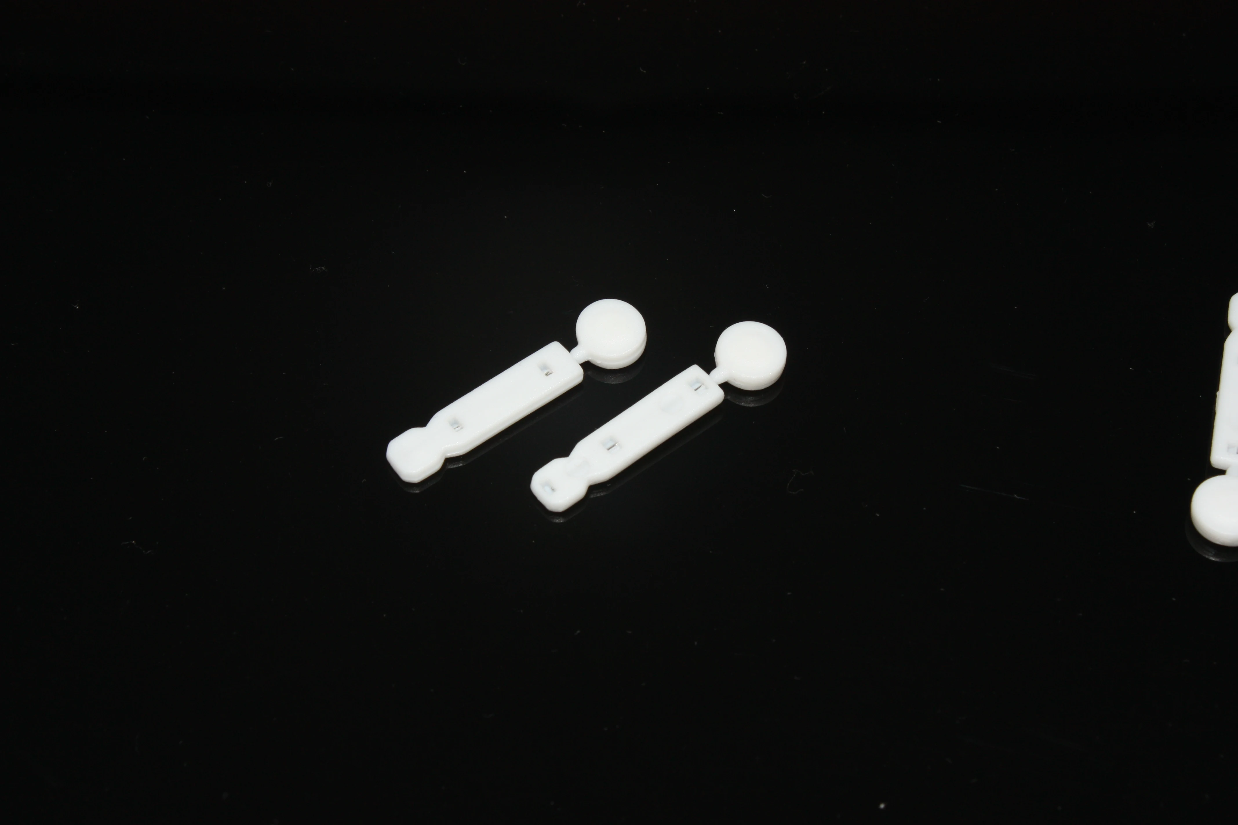 
Sterile flat twist lancet 