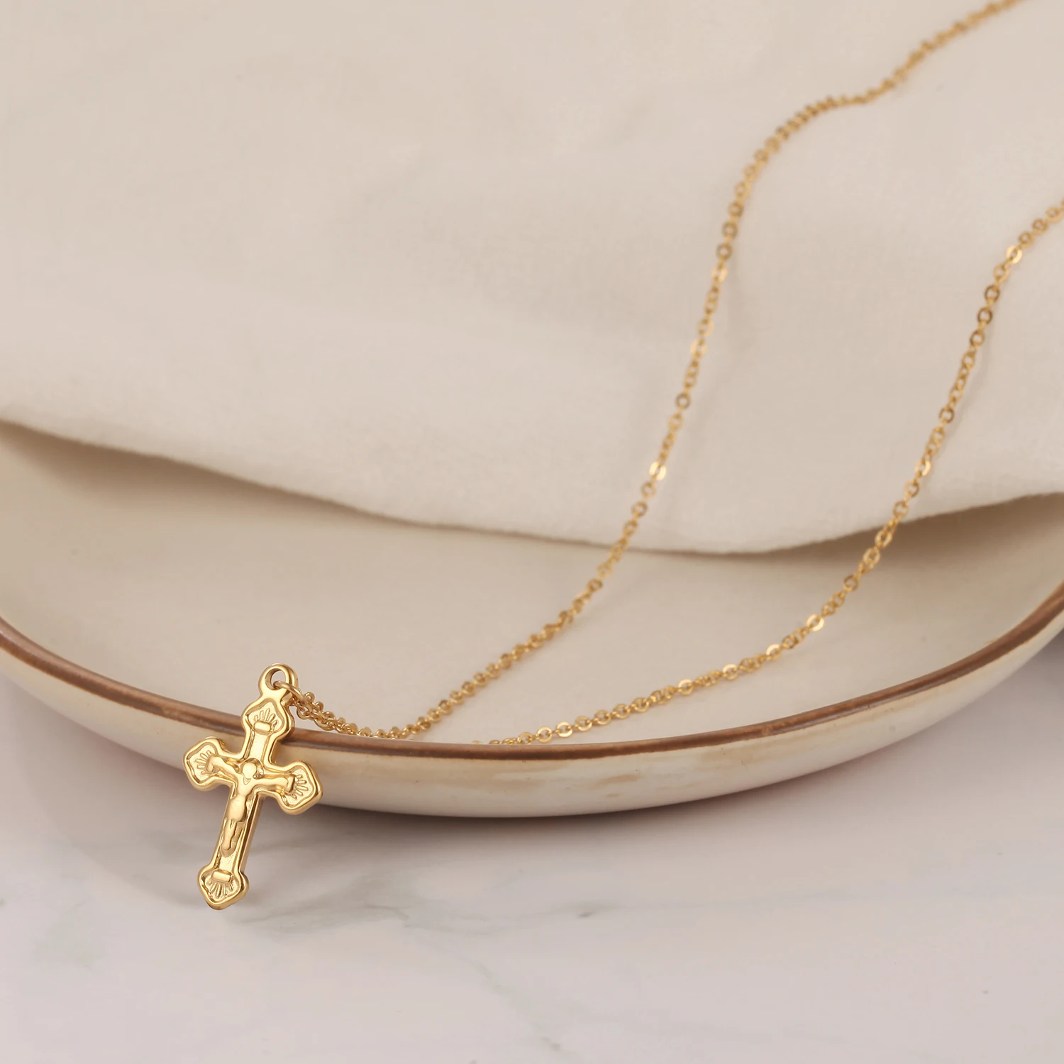 

Small Crucifix Jesus Cross Pendant Necklace Gold Plated Jewelry Wholesale Christian Stainless Steel Women Gold Cross Necklace