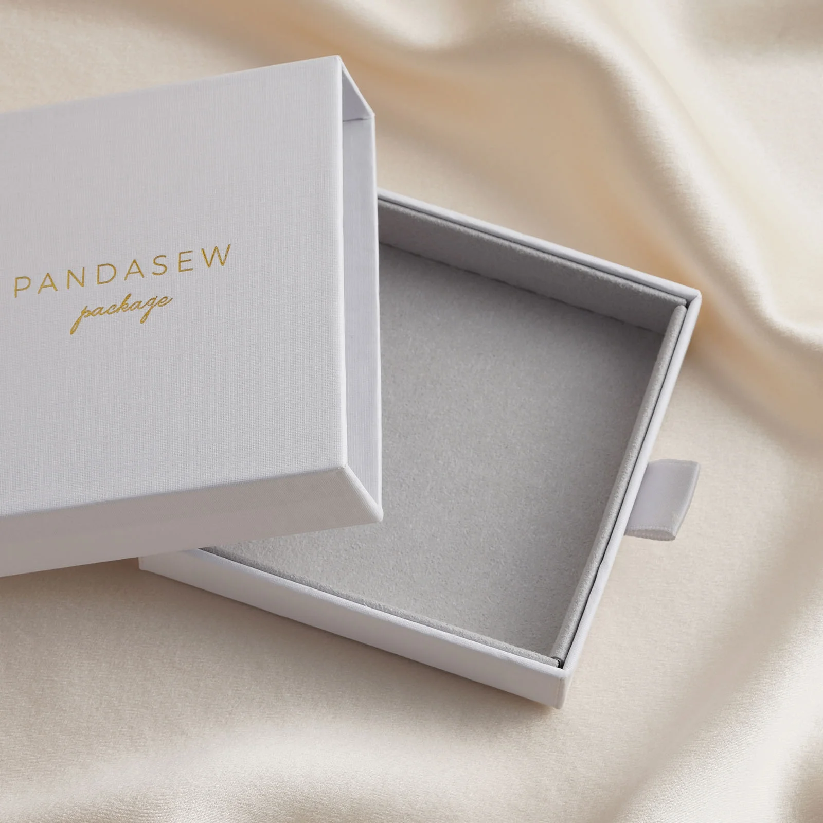 

PandaSew Custom Logo Luxury Paperboard with Gray Microfiber Inside Bracelet Pendant Necklace Packaging Jewelry Box, White or customized color