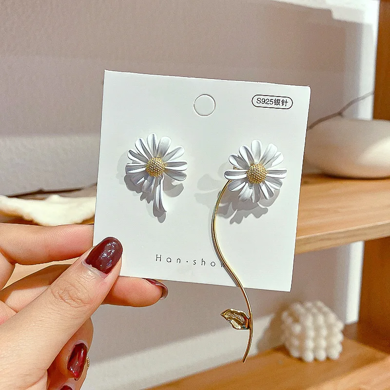 

Korean Fashion 925 Silver Needle Fashion Girls Flower Studs Asymmetric Flower Earrings Sweet Daisy Earrings, Colorful