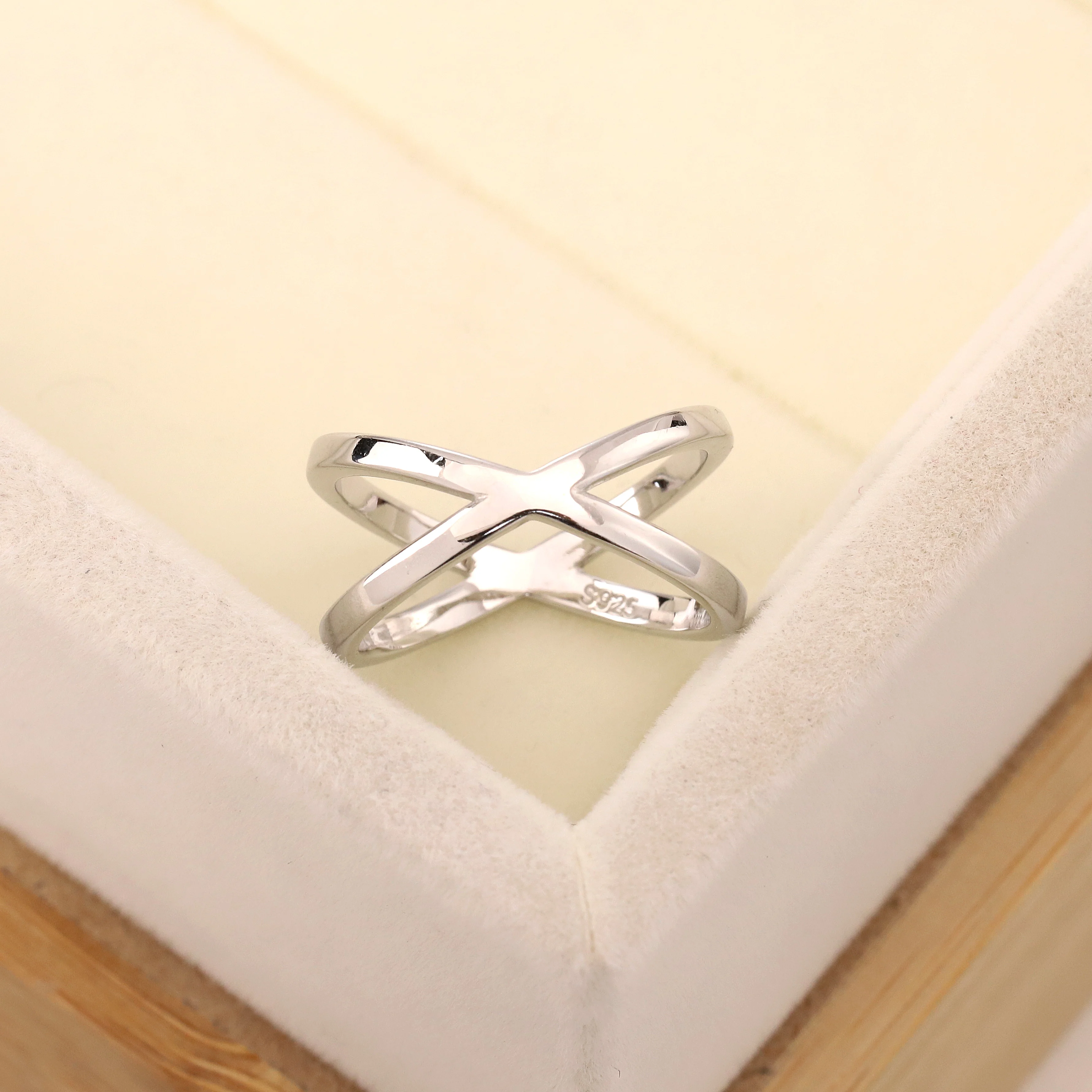

Best selling European and American fashion S925 Sterling Silver creative cross ring women's jewelry gift