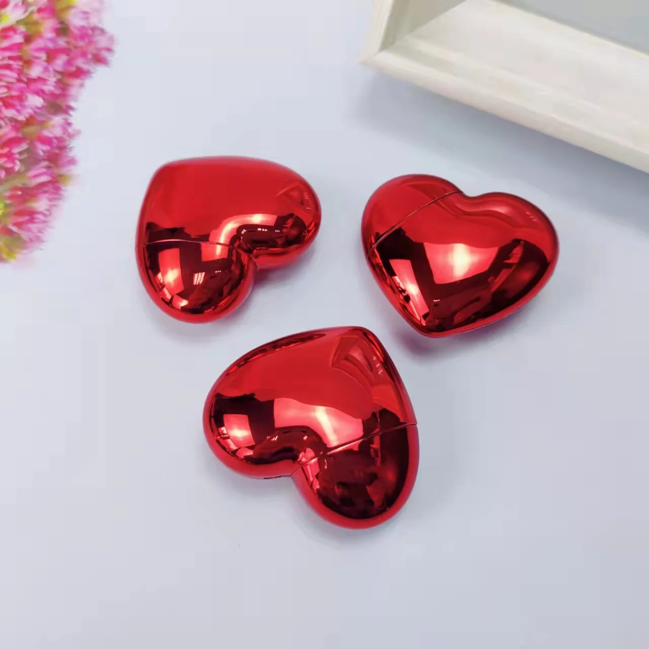 

Empty Plastic Lip Gloss Tubes With Wands Custom Logo Unique Mini Heart shaped Lip Gloss Tube Red Lip Balm Container