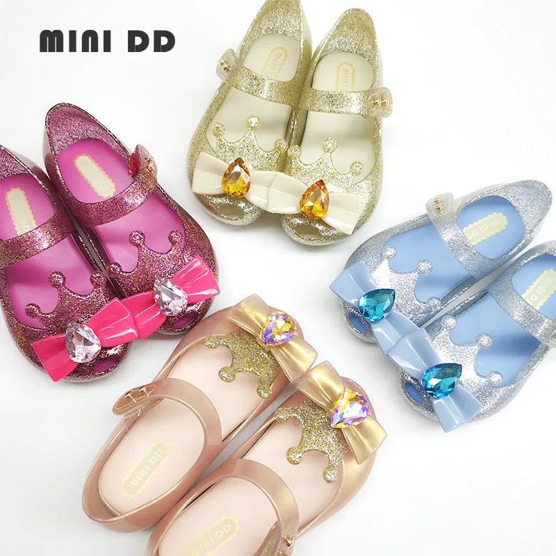 

MINI DD Summer Girls Diamond Jelly Sandals Designer Fashion children footwear kids Crown Bow Princess Beach Walk Shoes