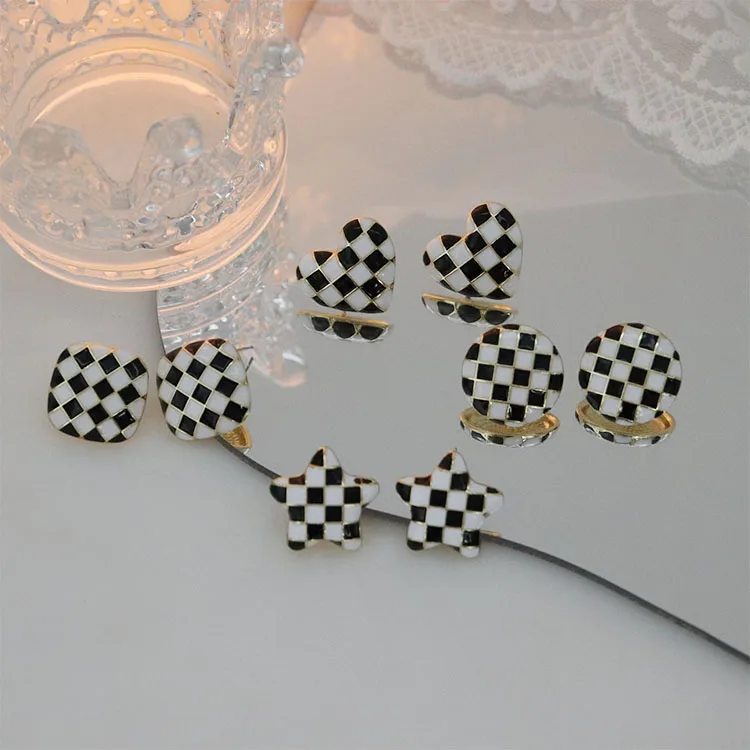 

New Trendy Checkerboard Design Stud Earrings Black and White Simple Fashion Jewelry Checkerboard Pattern Geometric Earrings
