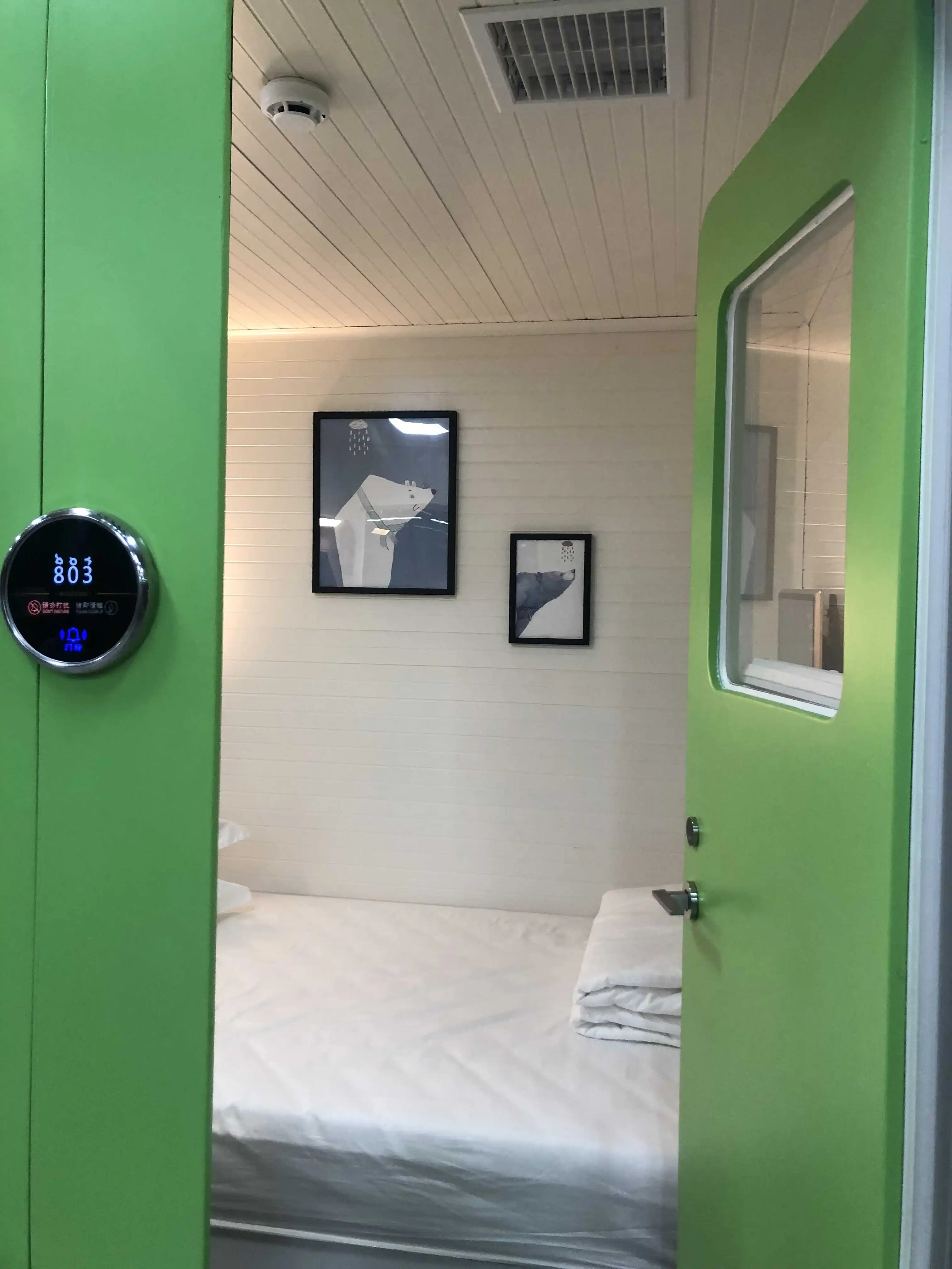 Starsdove Factory Supply Wooden Space Save Capsule Bed Hotel Sleeping