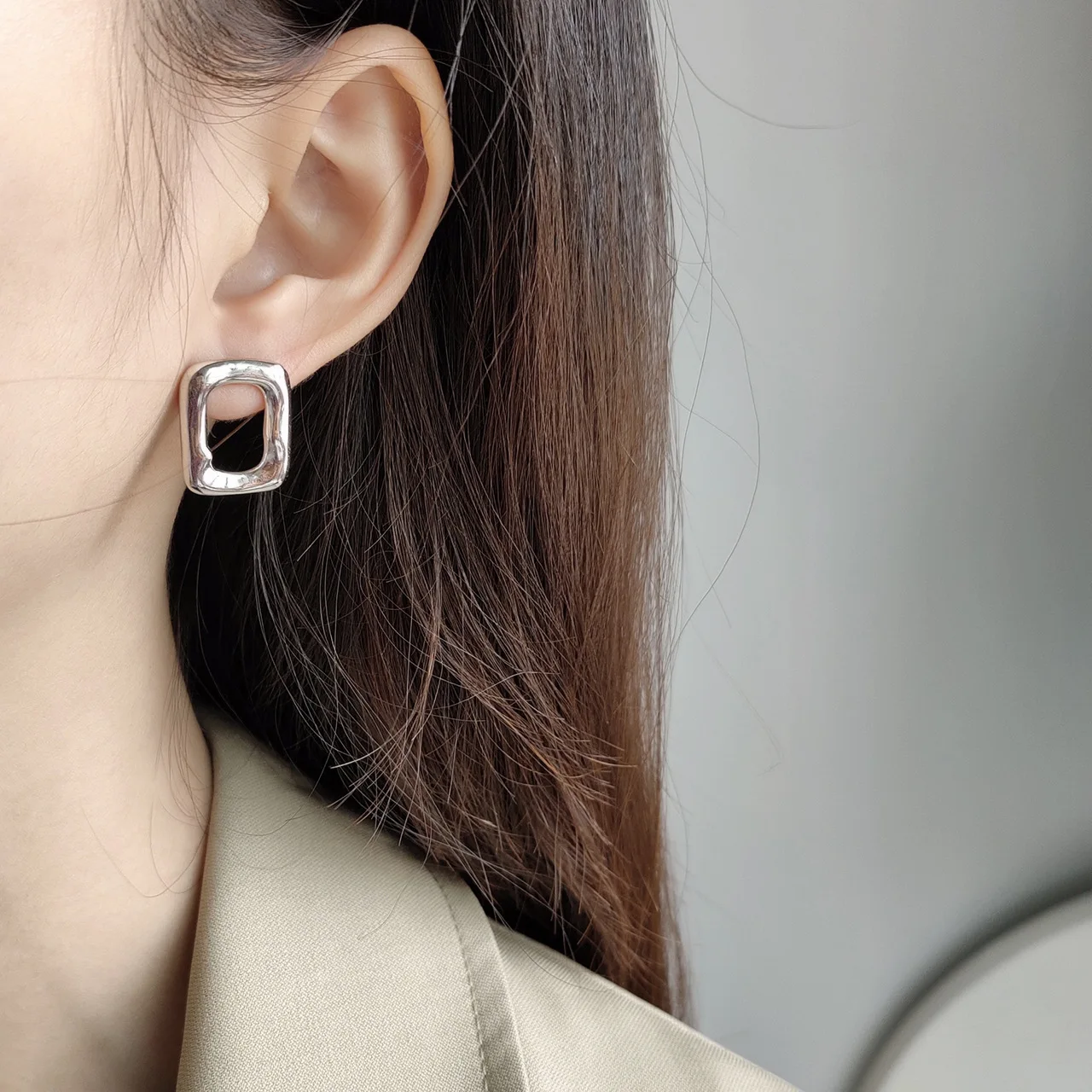 

2020 Newest Trendy S925 Silver Geometric Circle Earrings Platinum Plating Hollow Square Stud Earrings