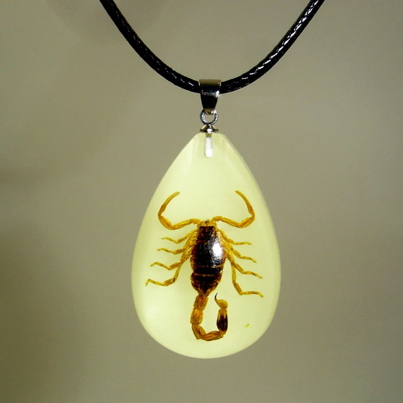 

Handmade Luminous Resin Amber Insect Necklace Jewelry Teardrop Insect Scorpion Necklace, As pictures