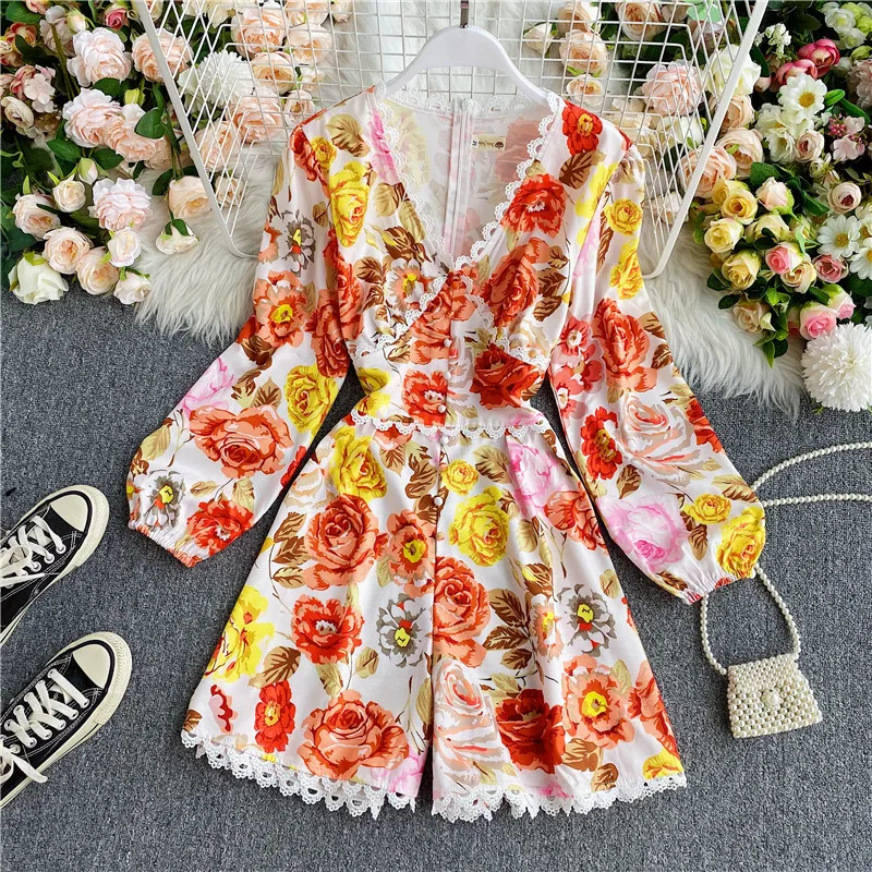 

CUBEAR CBYR0008 Romantic Style Floral Pattern Long Sleeve Covered Button V Neck Lace Trim High Waist 2021 Rompers