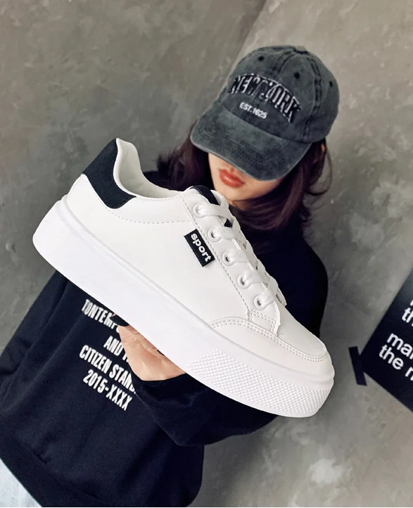 

Breathable Anti-Slippery PU Lady Shoes Designer Women's Fashion White Sneakers